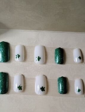 Green Glitter & White Shamrock Press-On Nails